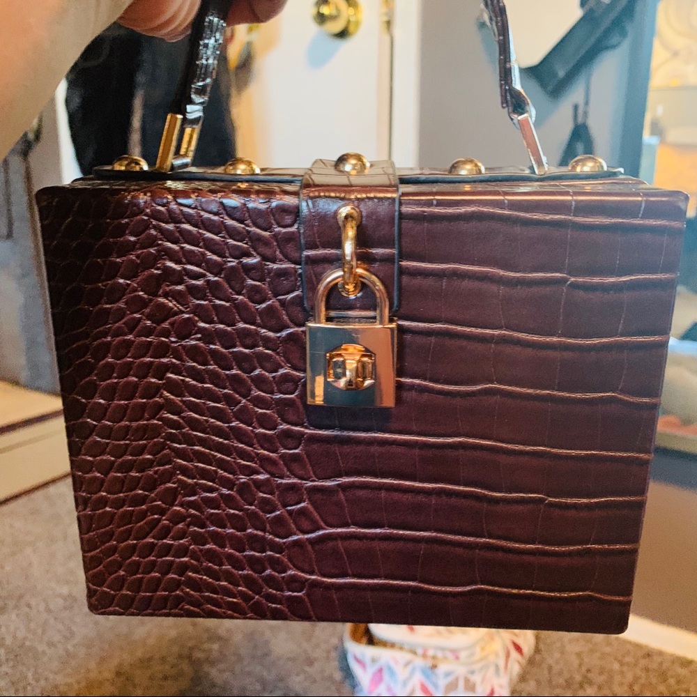 FOREVER 21 CROCODILE HAND BAG